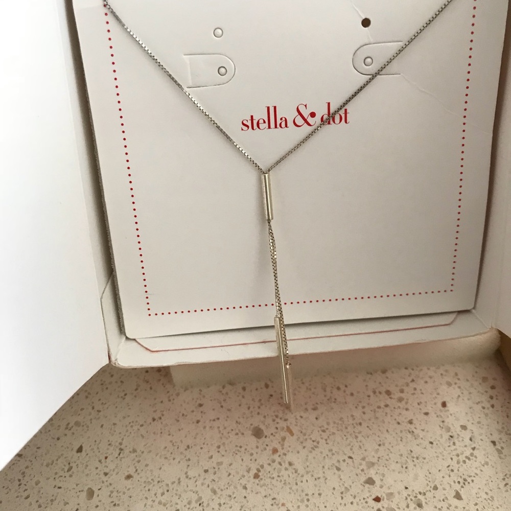 Stella & Dot Lariat Pendant. Silver. 18 inch
